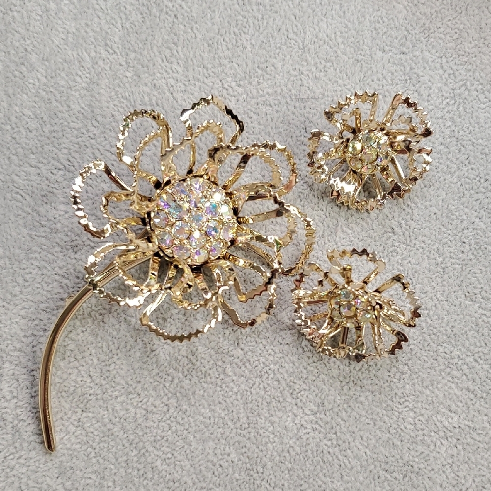 Elegant Gold Floral Jewelry Set